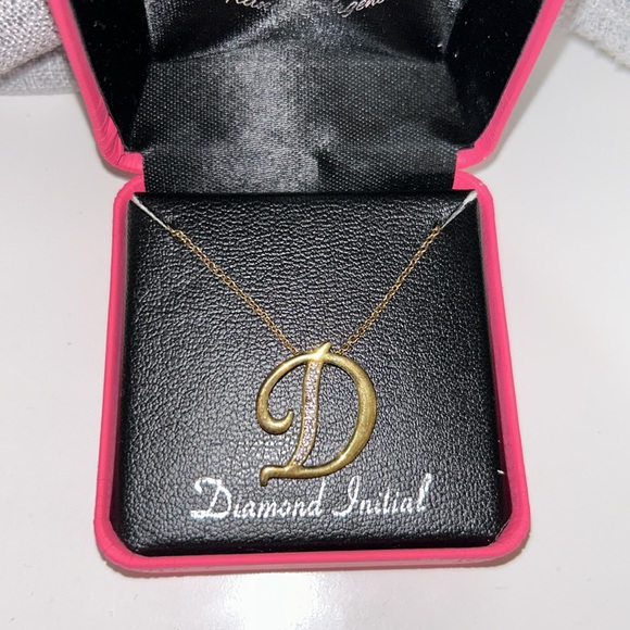 Diamond Initial/Monogram ‘D’ Pendant Necklace - Gold, NEW/GIFT/BIRTHDAY/PRESENT - Picture 3 of 7
